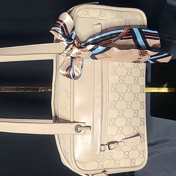 GUCCI VINTAGE 2000 GG BEIGE CANVAS HAND BAG WITH CALF SKIN LEATHER/GOLD HRDWR - Picture 3 of 17